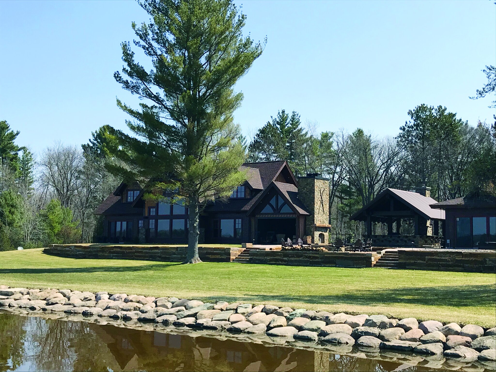Luxury cabin by forest and pond