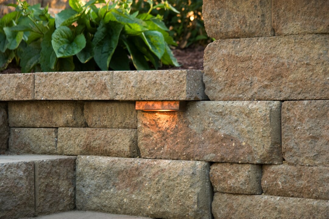 Stone retaining wall with integrated light