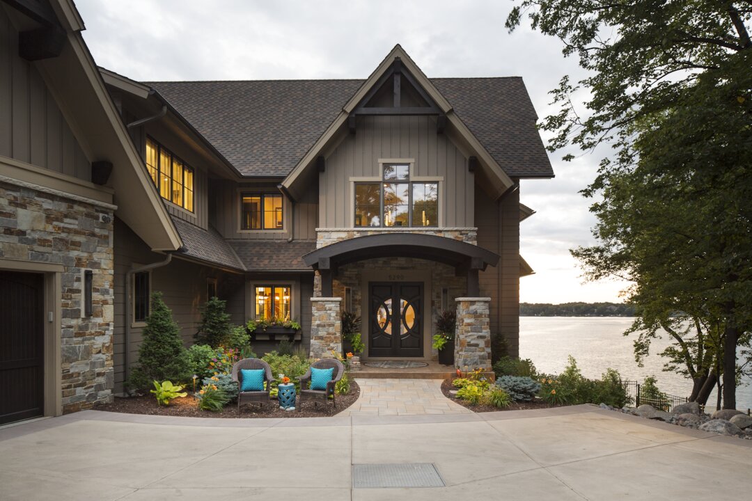Lakefront luxury home with garden view