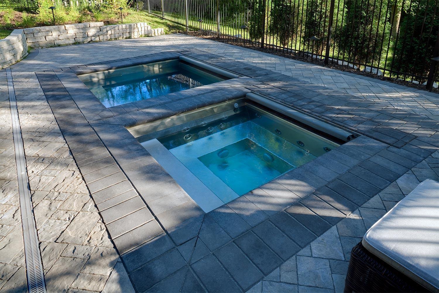 Side-by-side hot tub and plunge pool